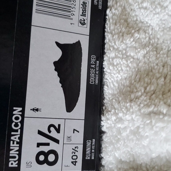 Sneakers - Picture 7 of 8